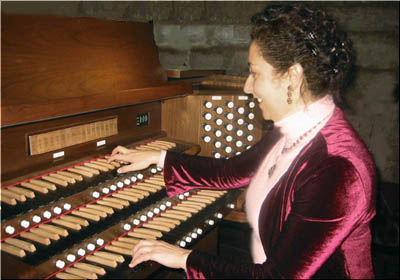                  PILAR CABRERA 
      al nuevo Órgano de Conciertos
 de Cubillas de Santa Marta (Valladolid) 